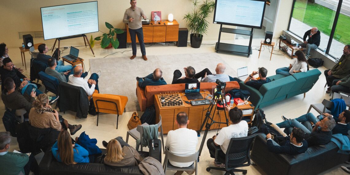 Velneo integra Velfix para reforzar su apuesta por la digitalización del comercio minorista